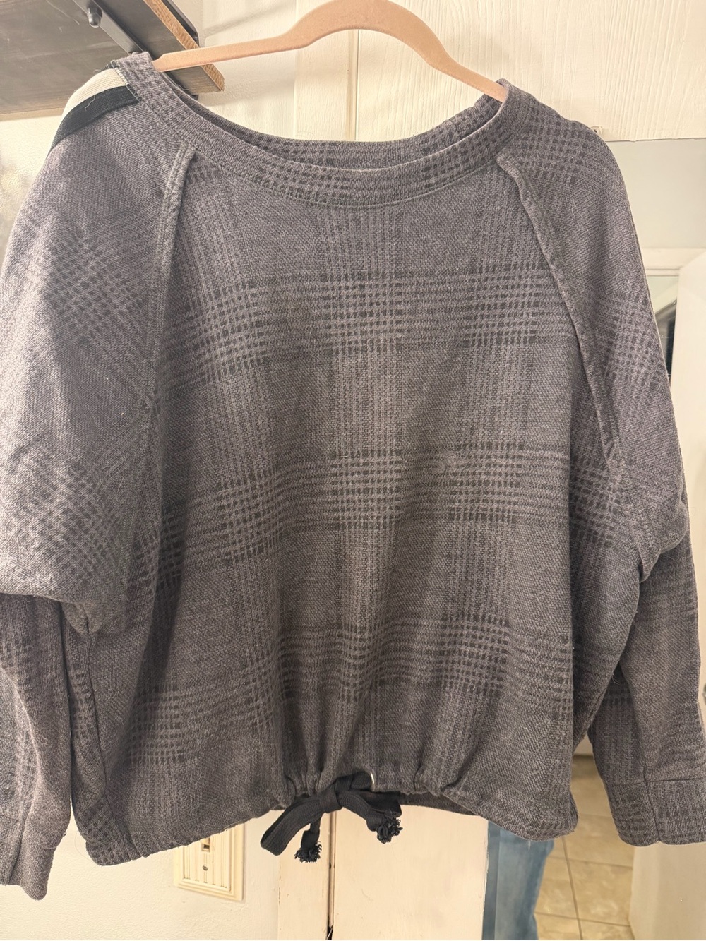 Vintage Havana Gray Plaid Crewneck Sweater with Drawstring